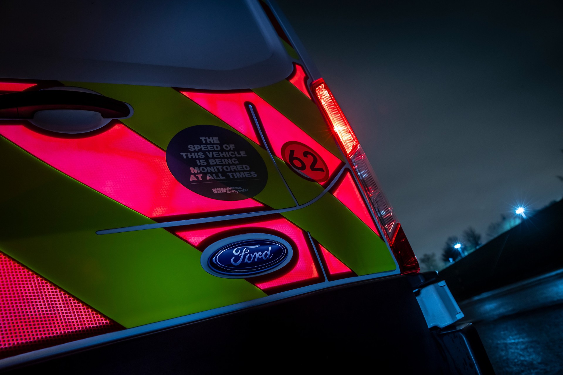 Φωτιζόμενα πάνελ για τα van οχήματα της Ford για περισσότερη ασφάλεια στο δρόμο [Video]