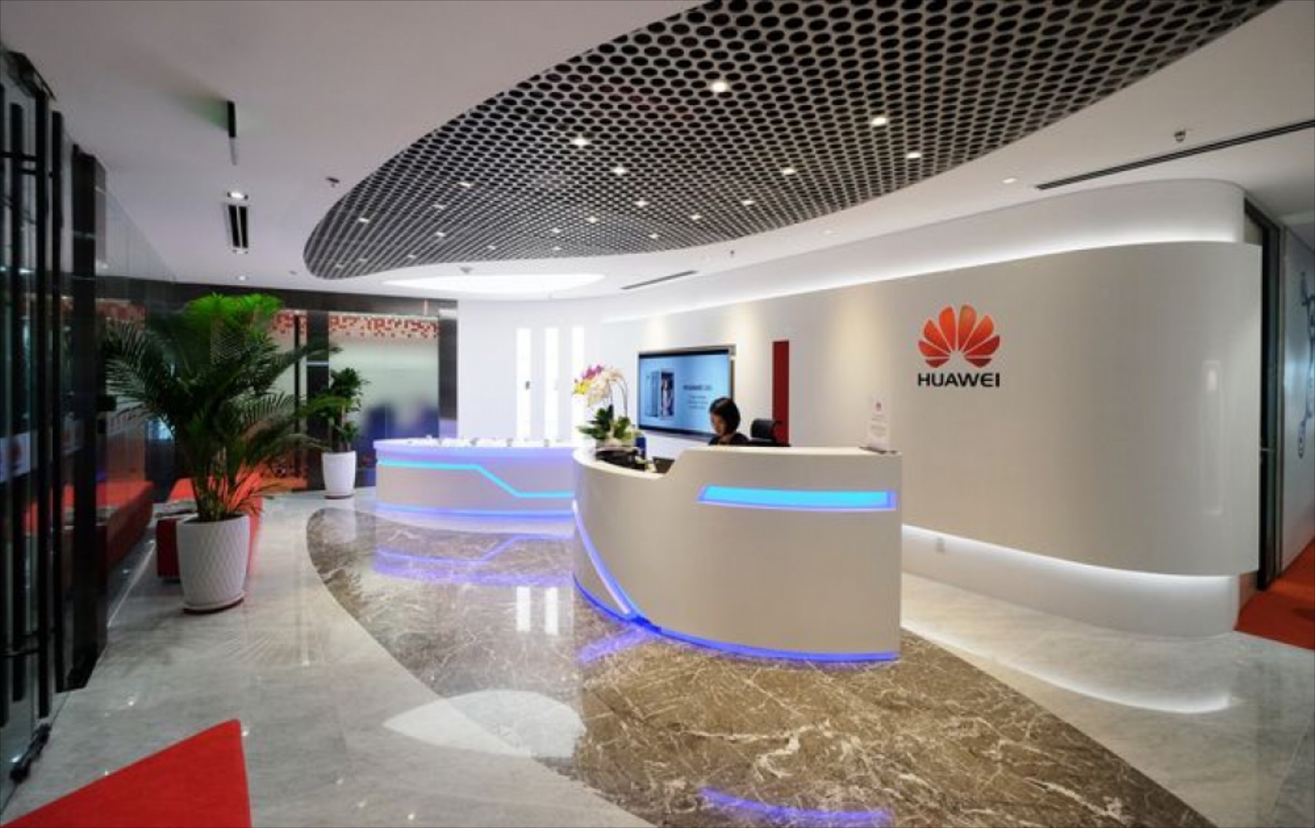 Huawei: για είσοδό της στα ηλεκτρικά αυτοκίνητα κάνει λόγο το Reuters