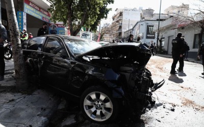 Καταδίωξη με κλεμμένο όχημα κατέληξε σε τροχαίο στην οδό Λιοσίων