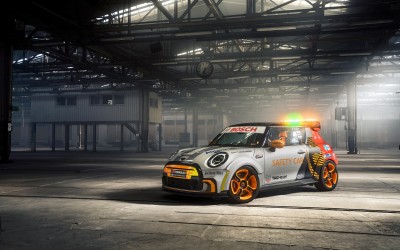 MINI Electric Pacesetter: Το πρώτο ηλεκτρικό MINI σε ρόλο Safety Car της Formula E [Video]