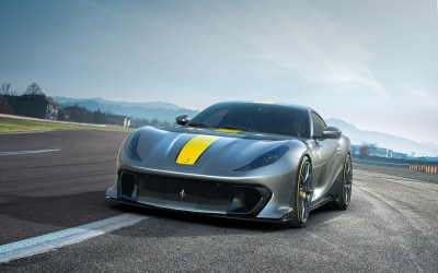 Η Ferrari 812 Competizione κρατάει ψηλά τη σημαία των ατμοσφαιρικών V12