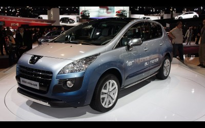 Νέο Peugeot 3008 Crossover HYBrid4

