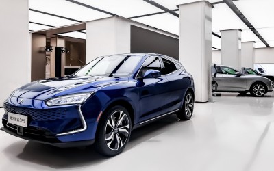 SERES SF5: Αυτό είναι το πρώτο αυτοκίνητο της Huawei