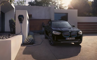 To BMW Group ενισχύει τον ηγετικό του ρόλο στην τεχνολογία μπαταριών 