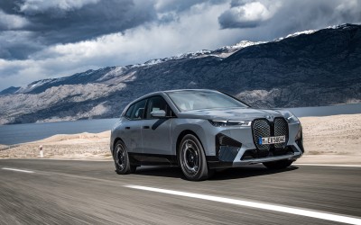 BMW iX: Πλήρης αποκάλυψη για το SAV με τα 630 km αυτονομίας