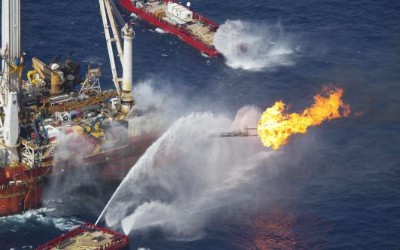 Φωτιά σε εξέδρα άντλησης πετρελαίου