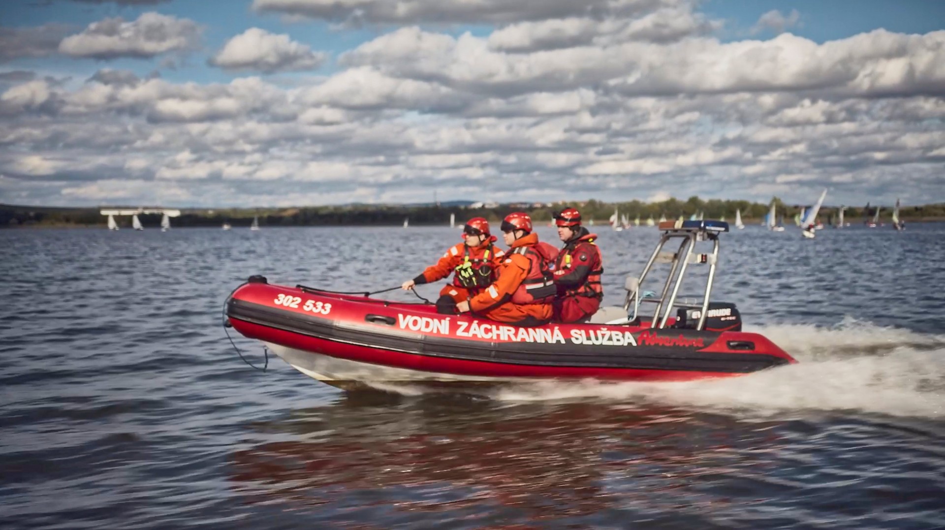 Lifesavers: Χρειάζεσαι την καρδιά και το θάρρος ενός εθελοντή για να πηδήξεις σε παγωμένο νερό και να σώσεις μία ζωή [Video]