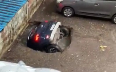 Απίστευτο: Είναι λες και η τρύπα άνοιξε μόνο γι’ αυτό το Hyundai! [Video]