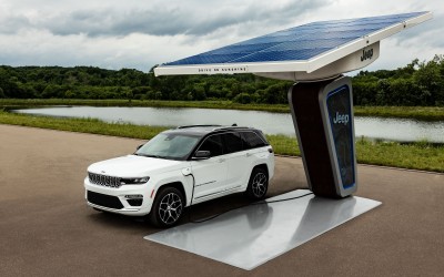 H Jeep αποκαλύπτει το πιο φιλικό προς το περιβάλλον Grand Cherokee όλων των εποχών