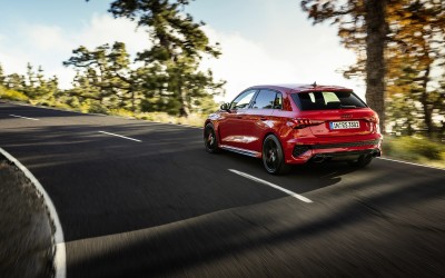 Το νέο Audi RS 3 των 400 ίππων και 500 Nm ροπής είναι εδώ για να προσφέρει απόλαυση στο δρόμο και την πίστα