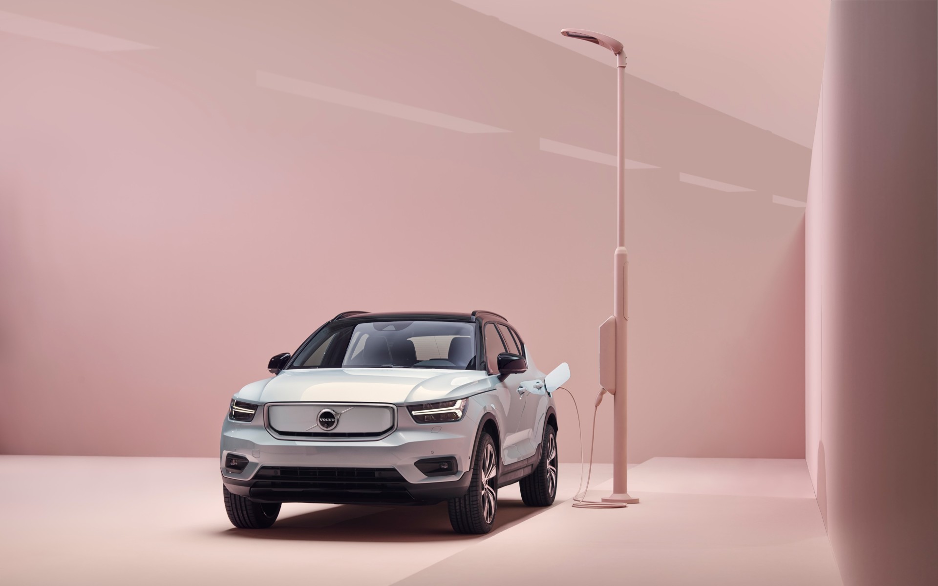 Δωρεάν ποσότητες ρεύματος για πελάτες ηλεκτρικών και Plug-In Hybrid Volvo από τον ΗΡΩΝ