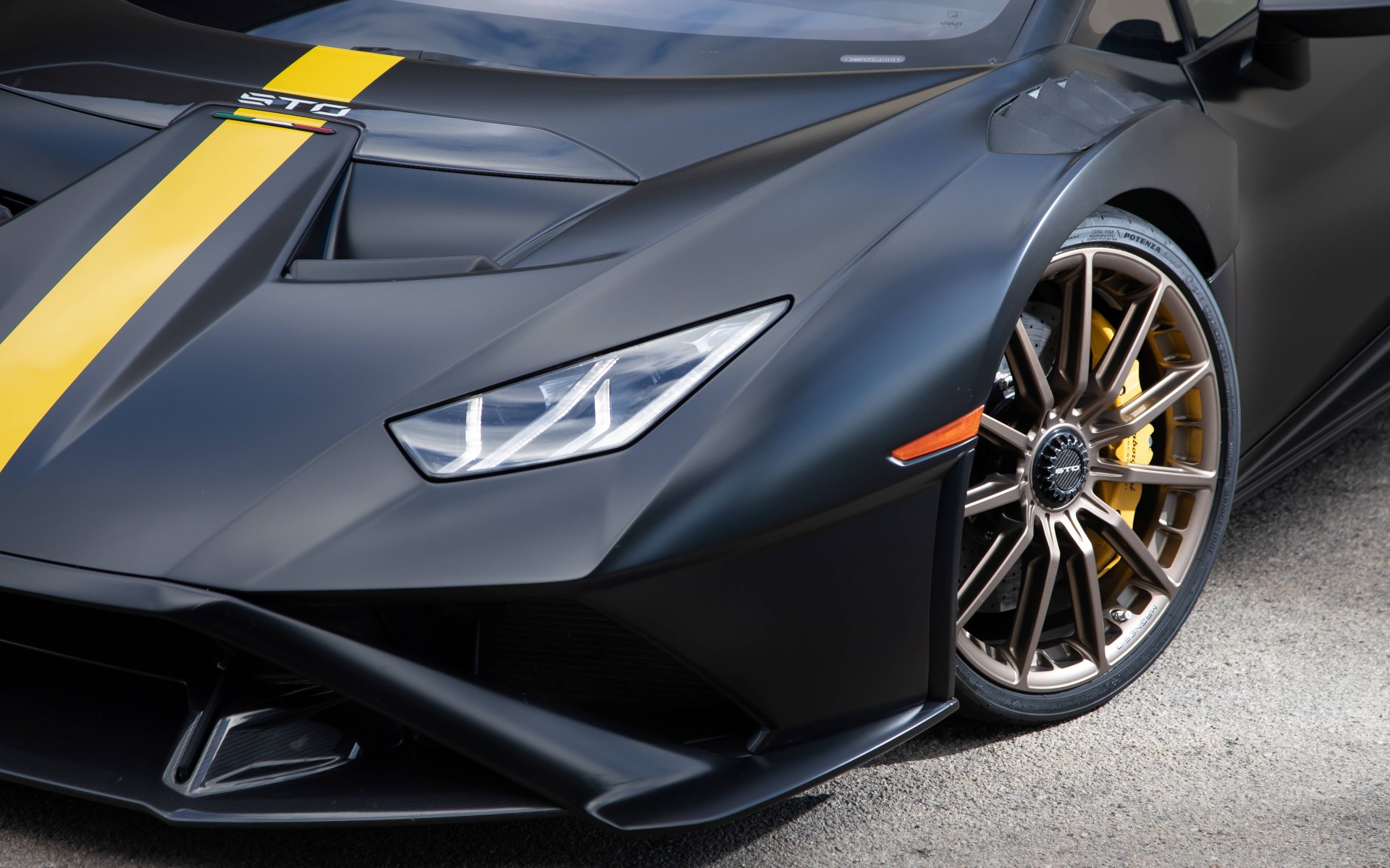 Potenza Race: Το ελαστικό της Bridgestone για τη Lamborghini Huracan STO 
