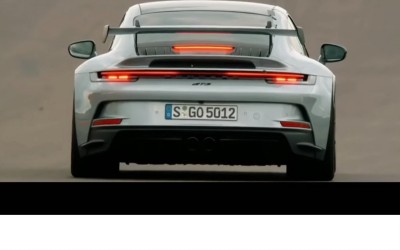 Ένα γεμάτο δράση Video βίντεο για τις ανάγκες του καινούργιου Top Gun, με τον Tom Cruise να οδηγεί μία 911 GT3… σανίδα!