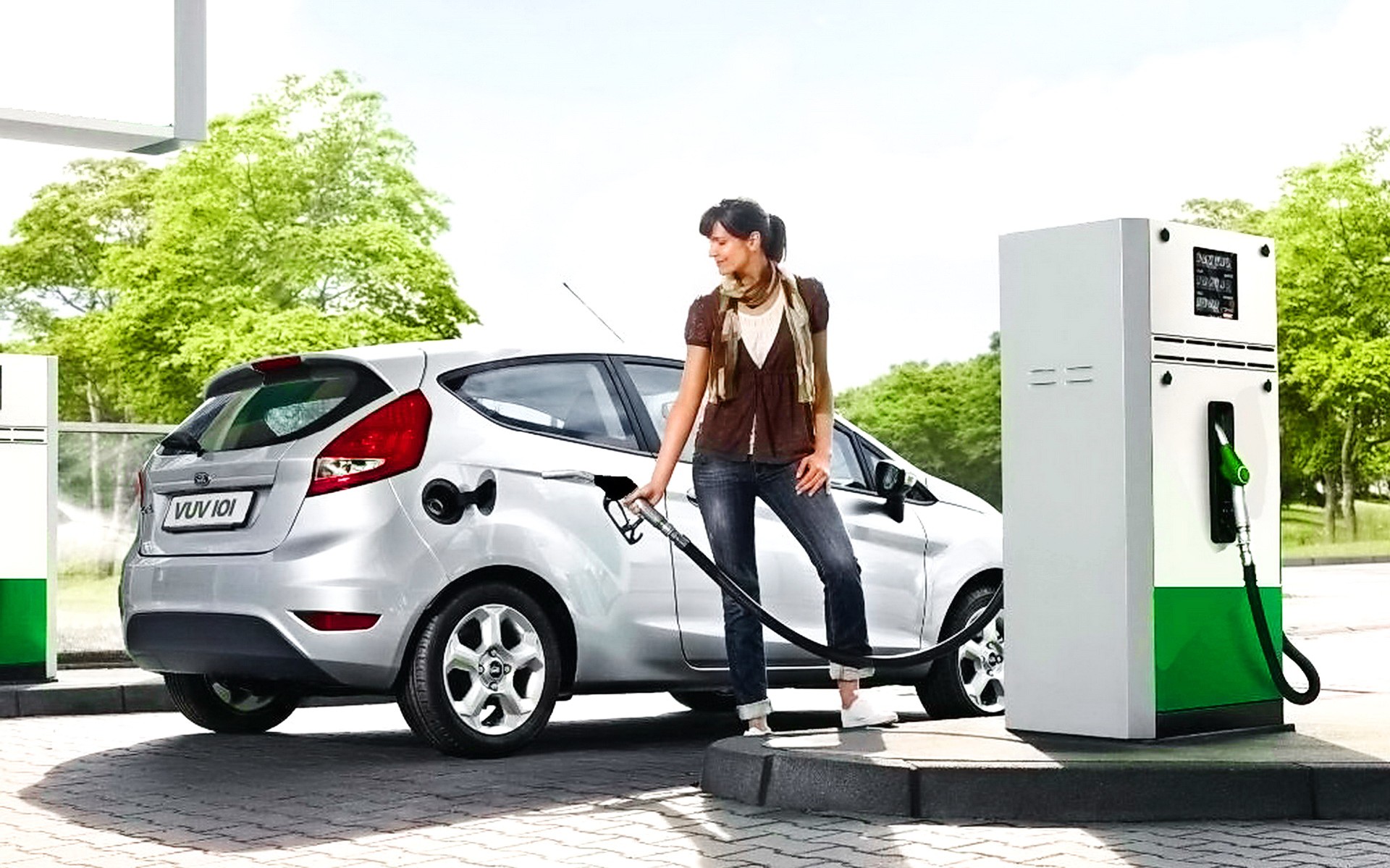 Ρεπορτάζ: Στα ύψη η τιμή της βενζίνης. Αύξηση 20% από την αρχή της χρονιάς!