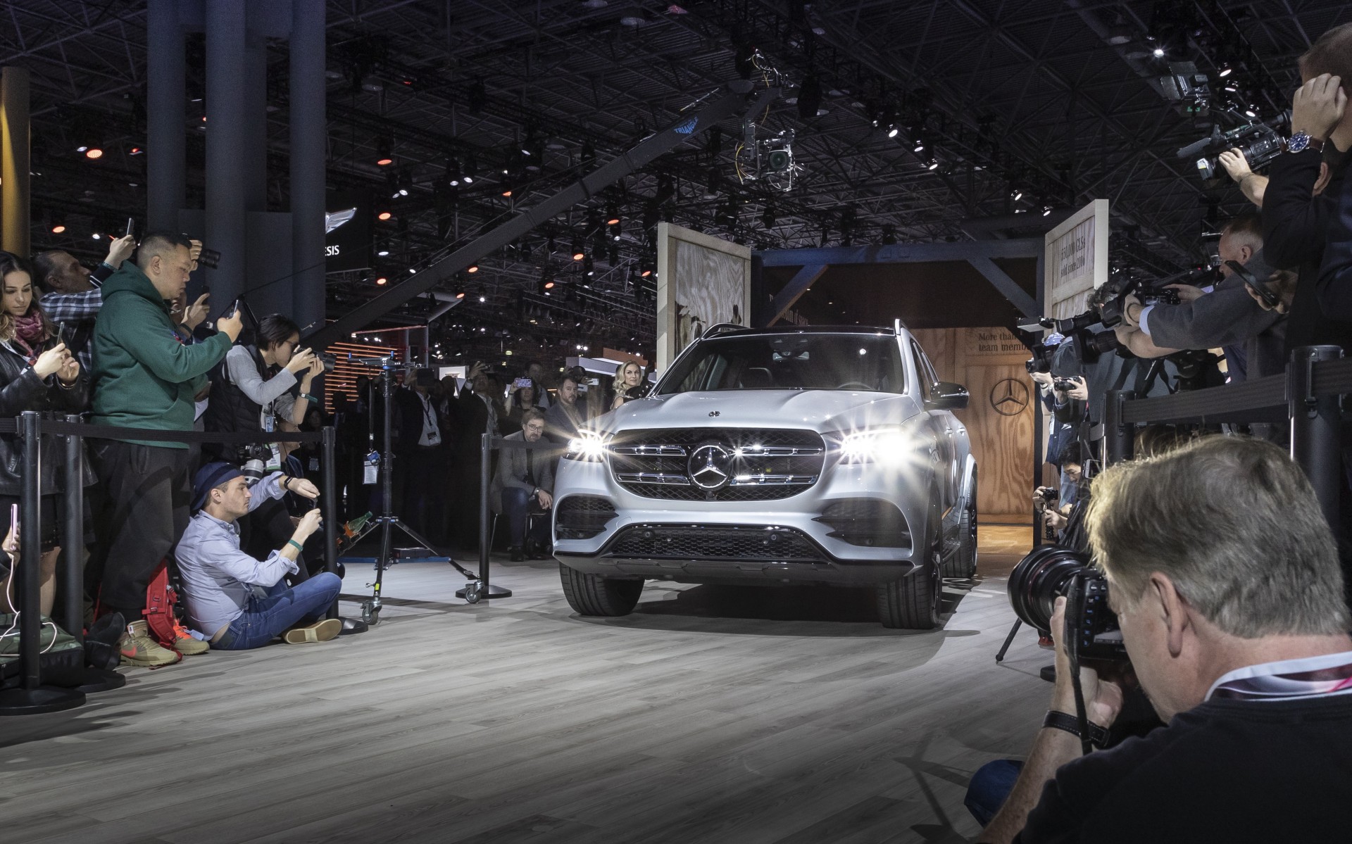 Η Mercedes ξεπούλησε παρά την κρίση