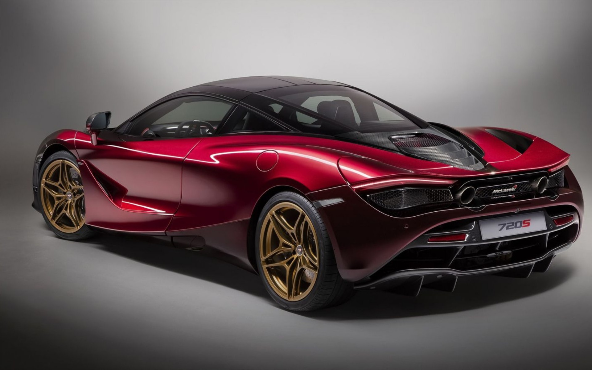 Λεωφόρος Ποσειδώνος: Τροχαίο ατύχημα με McLaren 720S Velocity (φωτογραφίες)