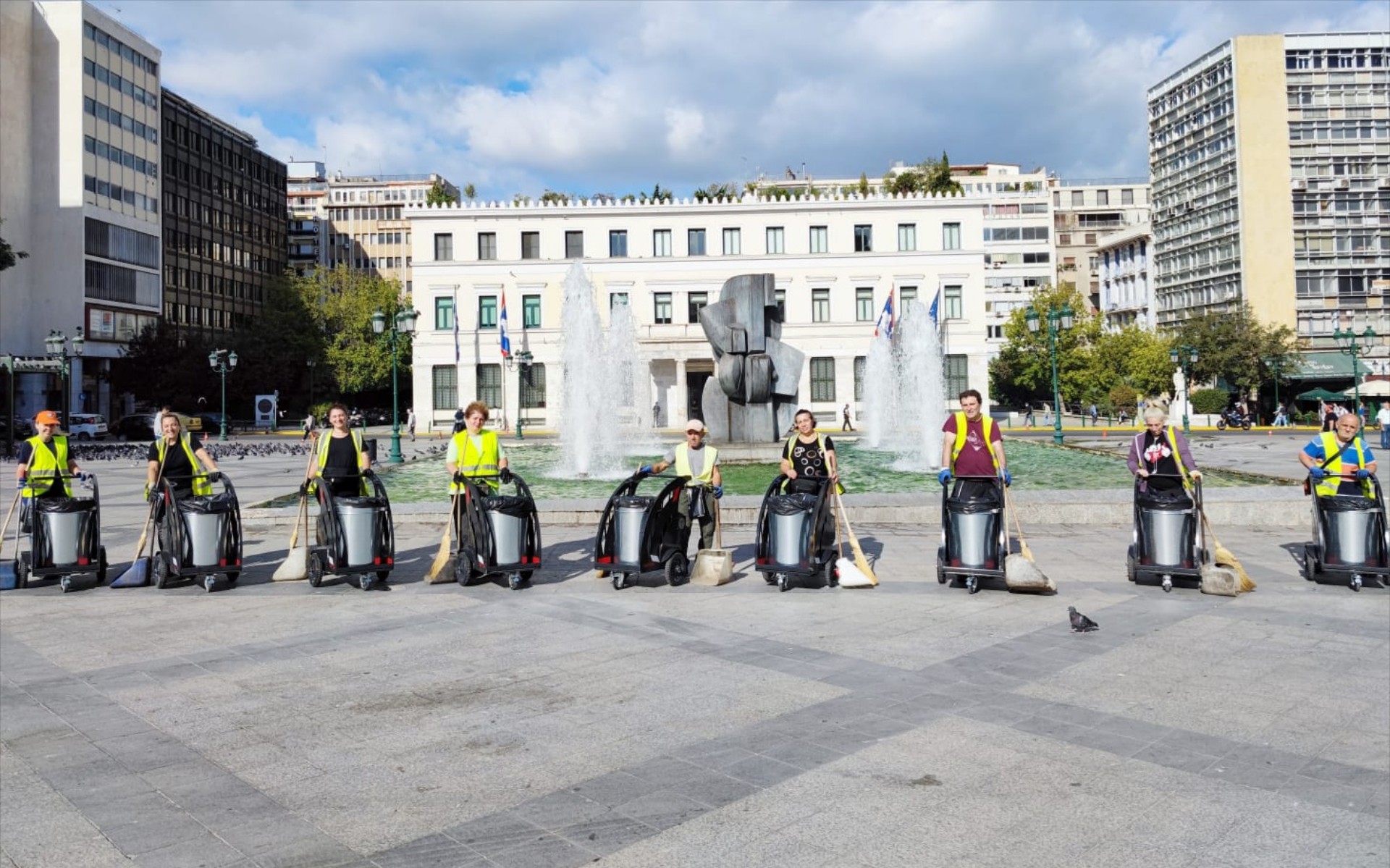 Νέα χειραμαξίδια στον στόλο της Αθήνας για τον καθαρισμό της πόλης