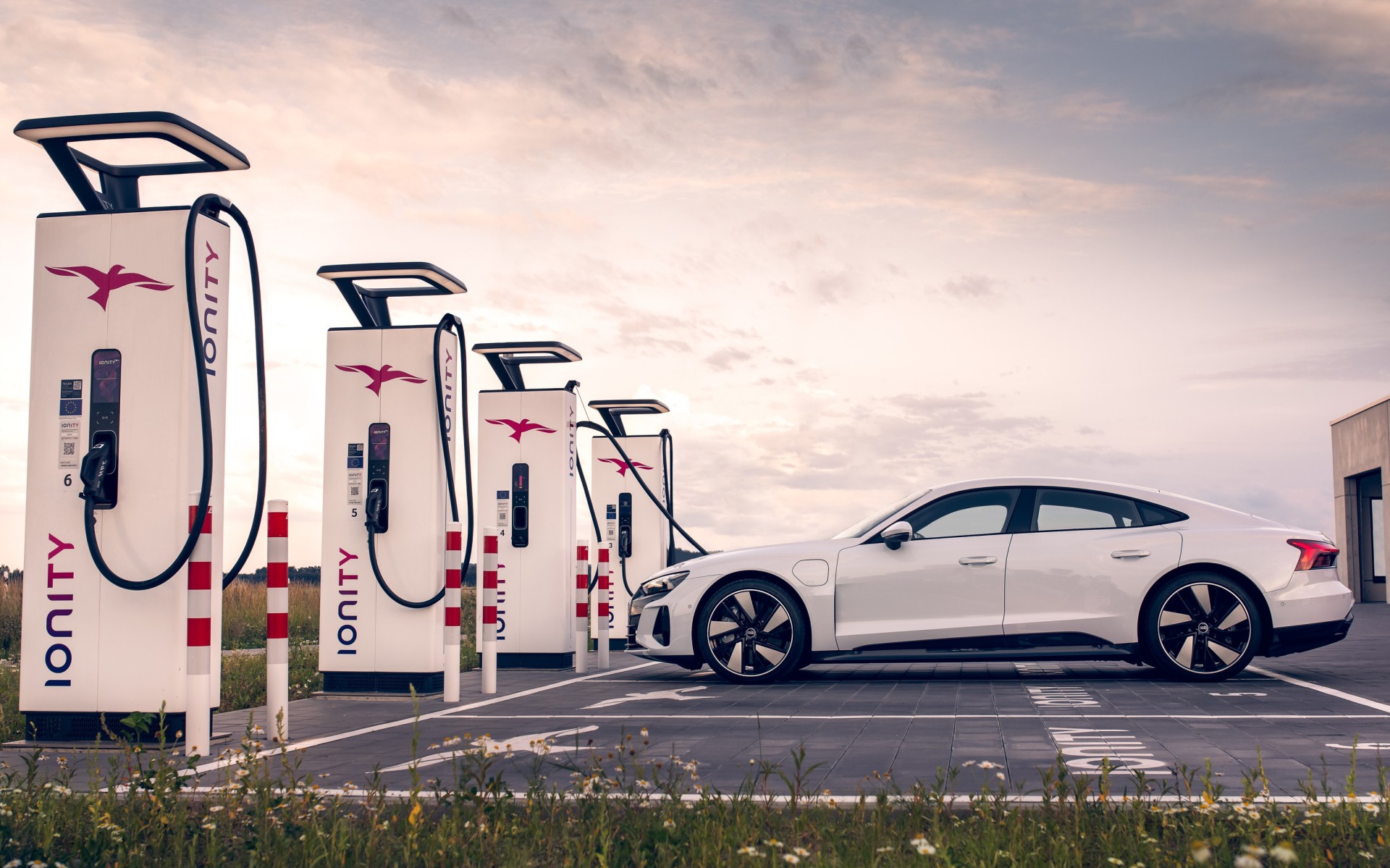 Οι δρόμοι της Ευρώπης θα γεμίσουν σταδιακά με χιλιάδες φορτιστές 