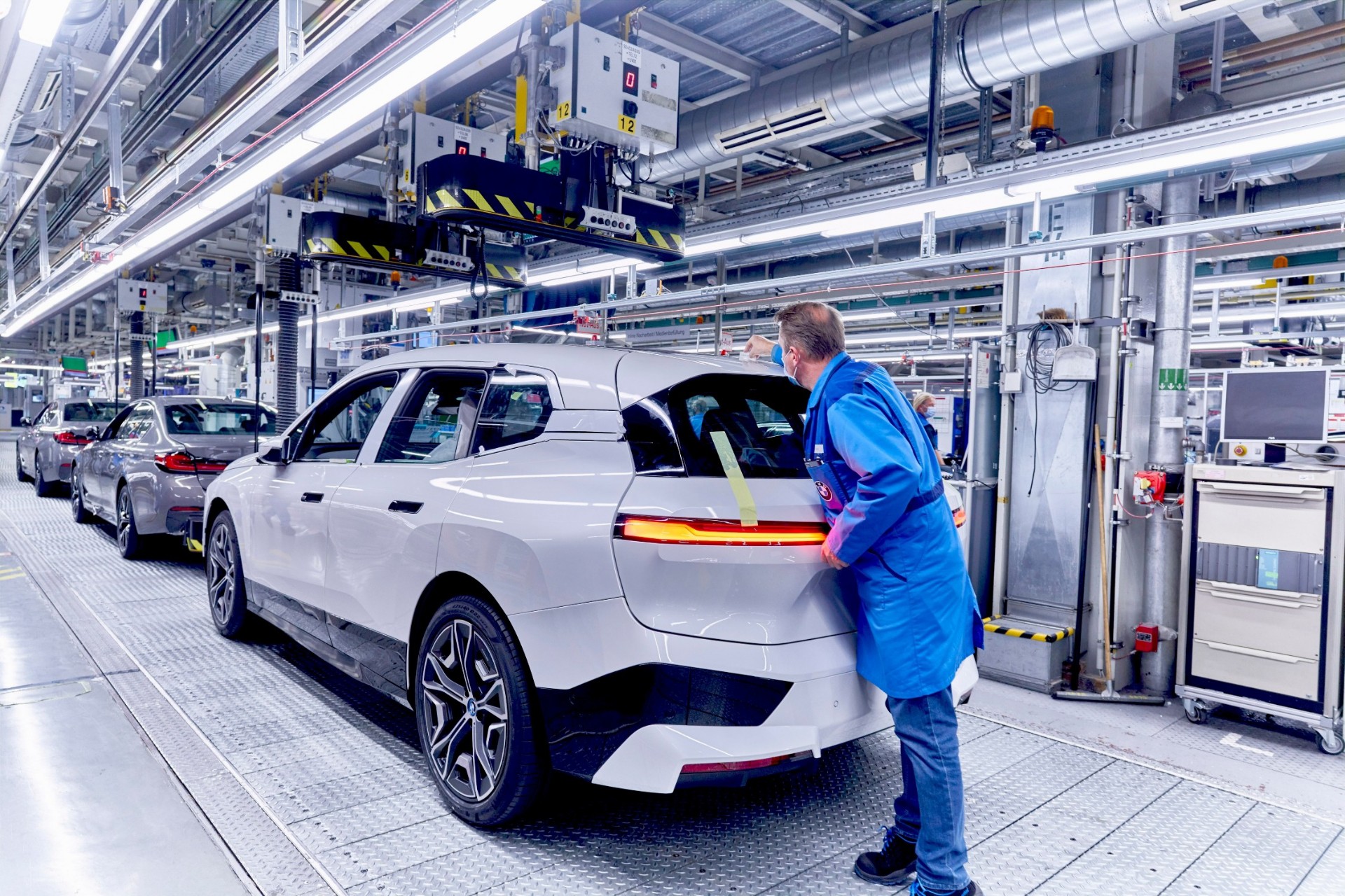 Δεν θα πιστεύεις ποιες χώρες απασχολούν τους περισσότερους εργαζομένους στην αυτοκινητοβιομηχανία 