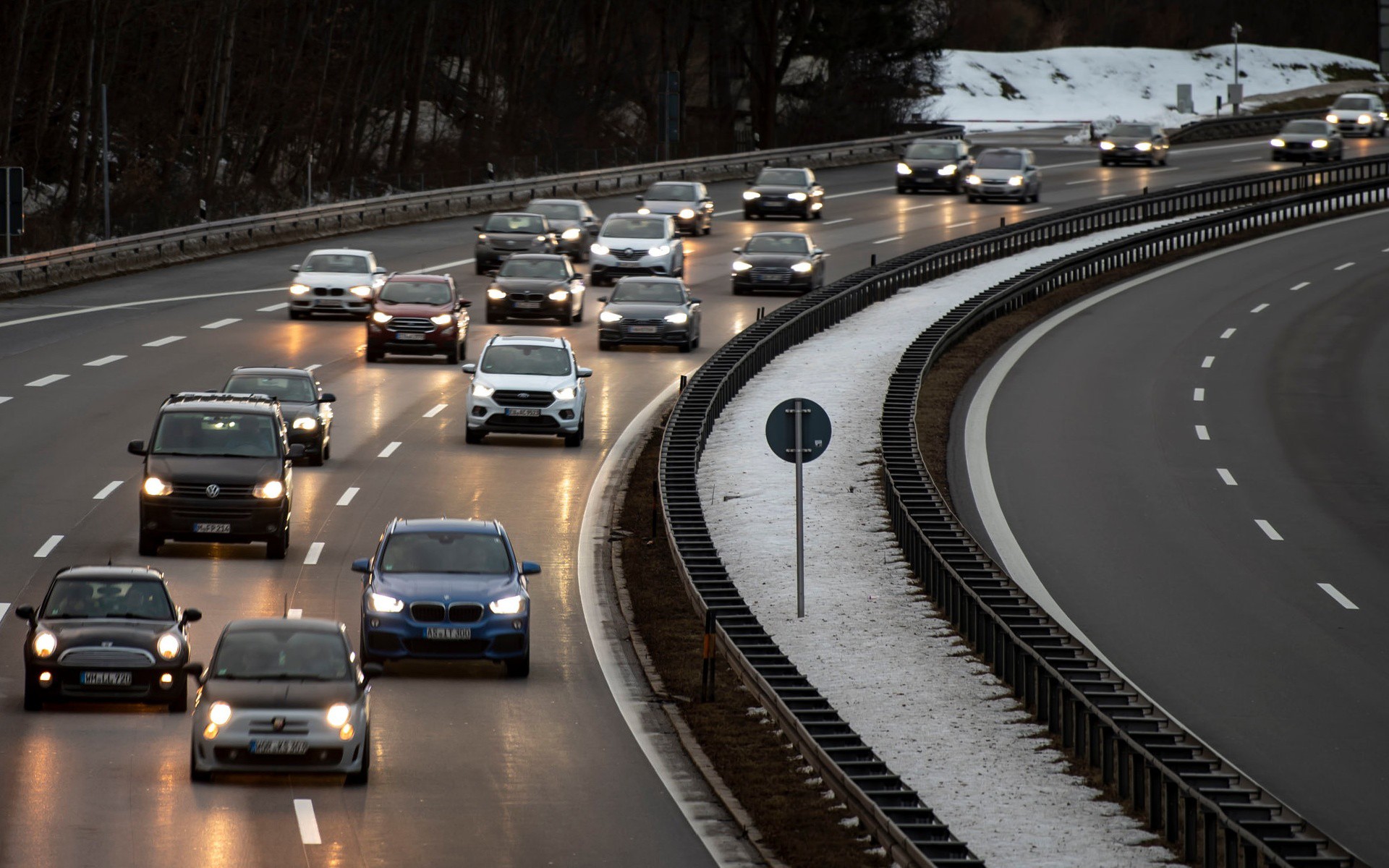 Τέλη κυκλοφορίας: Τι πληρώνει ένα δίλιτρο αυτοκίνητο 10ετίας;