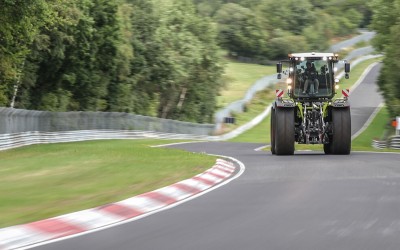 O αθεόφοβος μπήκε με το τρακτέρ στο Nurburgring [video]