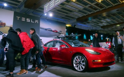 Προσιτό μοντέλο από την Tesla; Μην το περιμένετε σύντομα