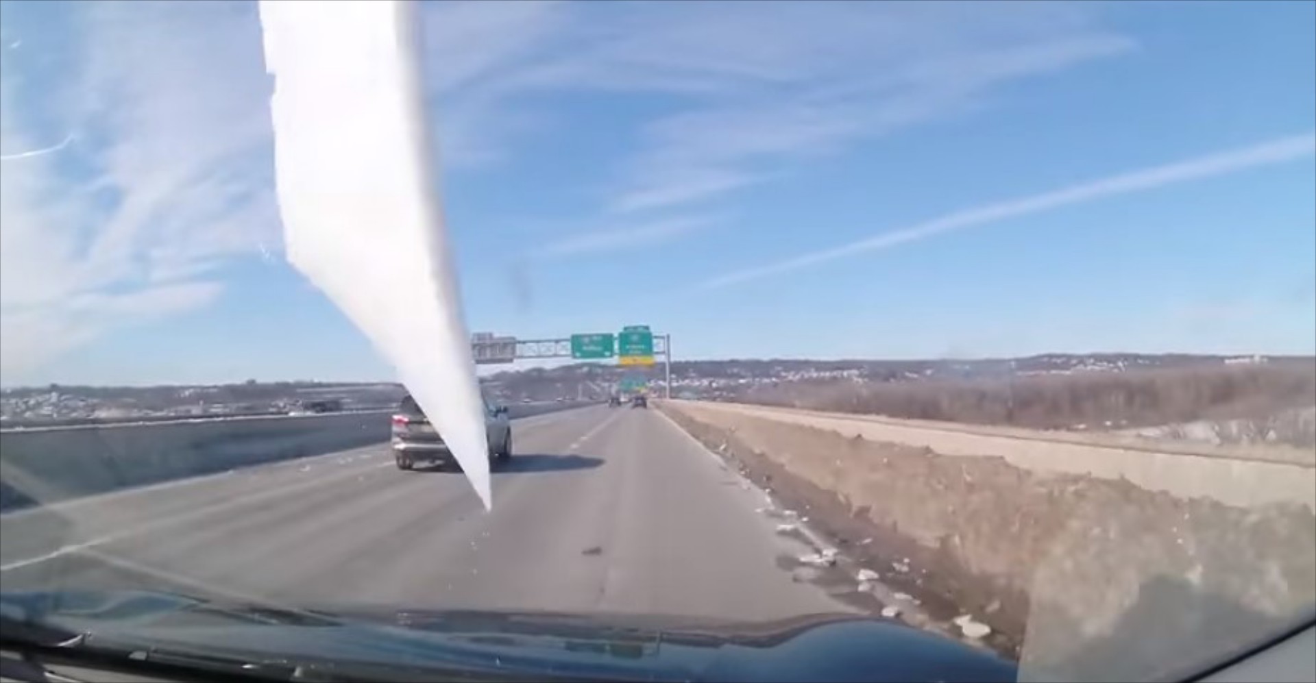 Να γιατί δεν πρέπει να αφήνεις το χιόνι πάνω στο αυτοκίνητο [video]