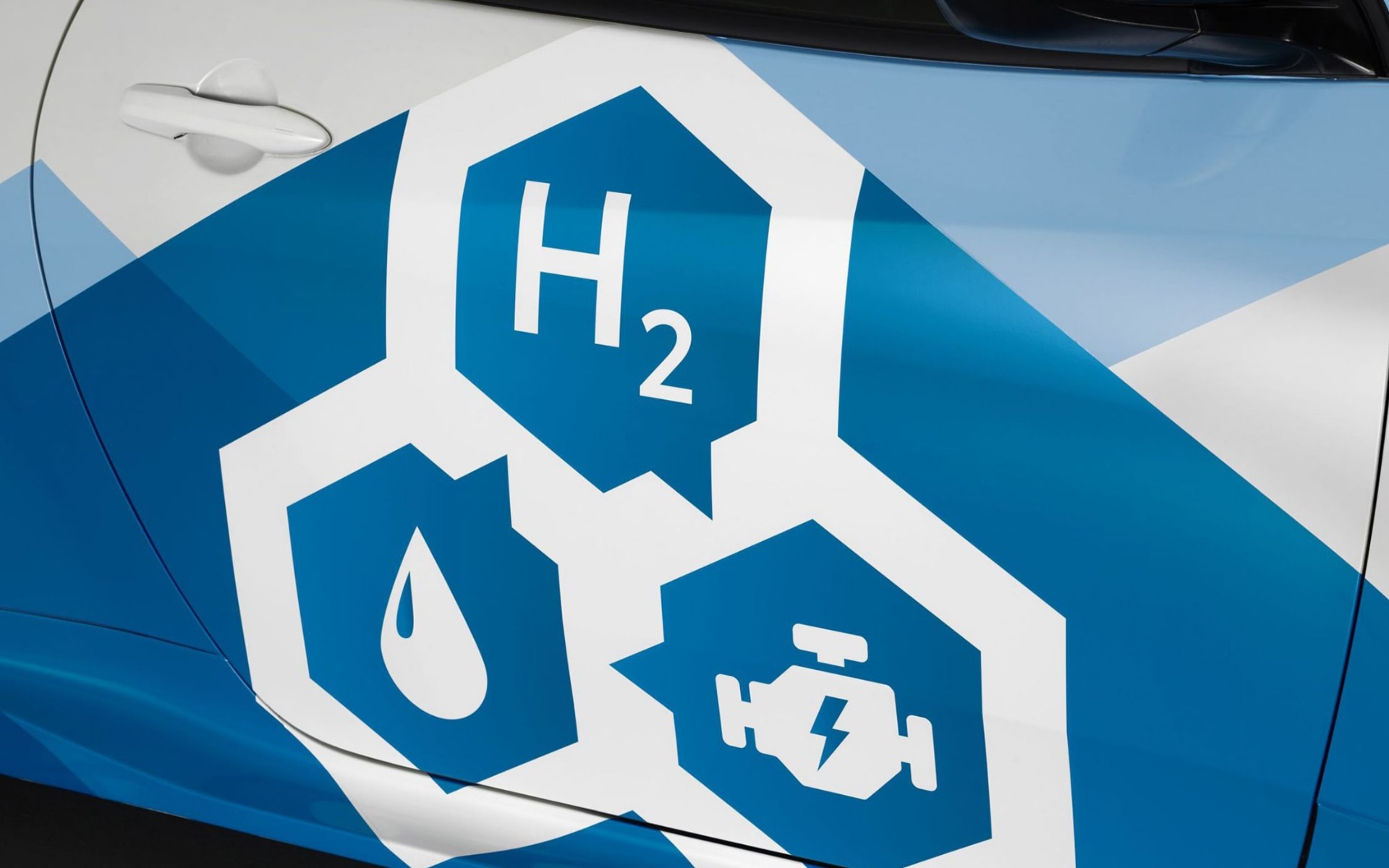 Ένας κινητήρας V8 που καίει υδρογόνο από Toyota και Yamaha