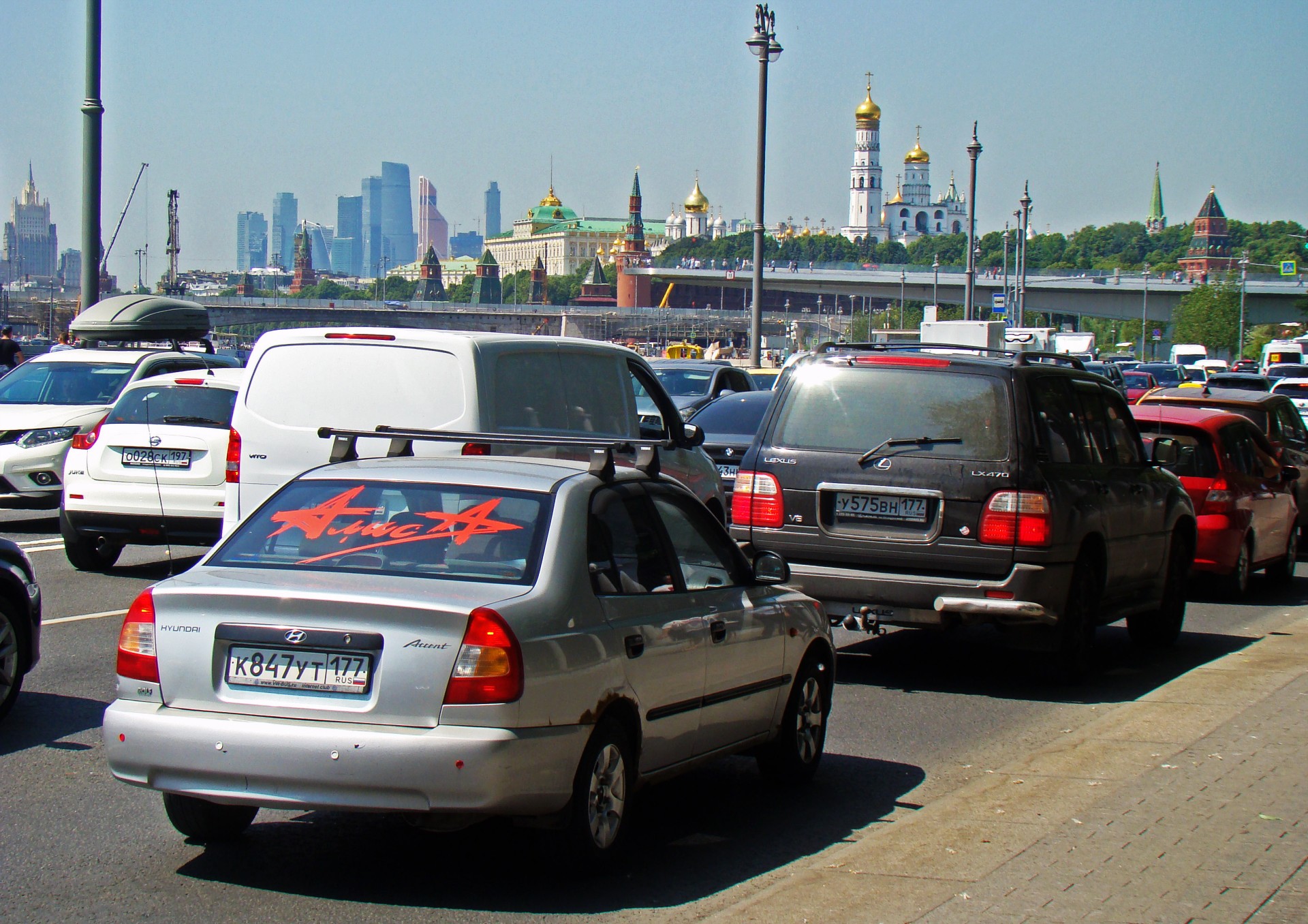 Ποιες εταιρείες σταματάνε να στέλνουν αυτοκίνητα στη Ρωσία; 