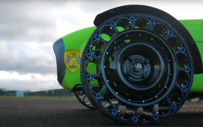 Έτσι φτιάχνεις λάστιχα χωρίς αέρα! [Video]