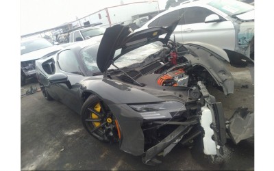 Ferrari SF90 διαλύεται με μόλις 290 km στο οδόμετρο!