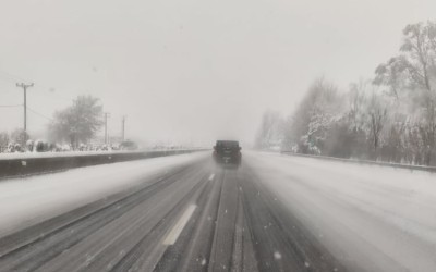 Κακοκαιρία «Φίλιππος»: Στα χιόνια η εθνική οδός – Γυρνούν πίσω τα αυτοκίνητα [video]