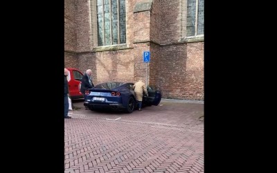 Ferrari 812 Superfast: Κατάλληλη για κάθε ηλικία [video]