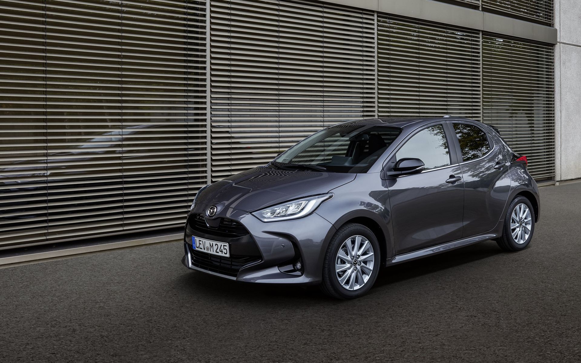 Toyota Yaris; Κι όμως, δεν είναι αυτό που νομίζεις!