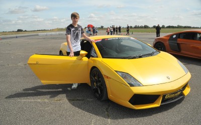 Παιδιά 10 ετών μπορούν να οδηγήσουν Ferrari και Lamborghini!