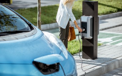 Κι άλλη χώρα βάζει ημερομηνία λήξης στους κινητήρες βενζίνης