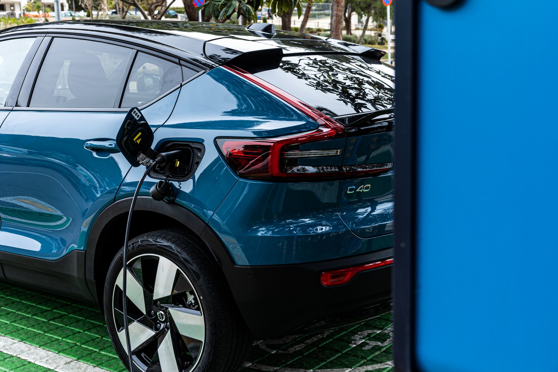 Ταχυφορτιστές στην Αττική: Είναι περισσότεροι από ό,τι νομίζεις