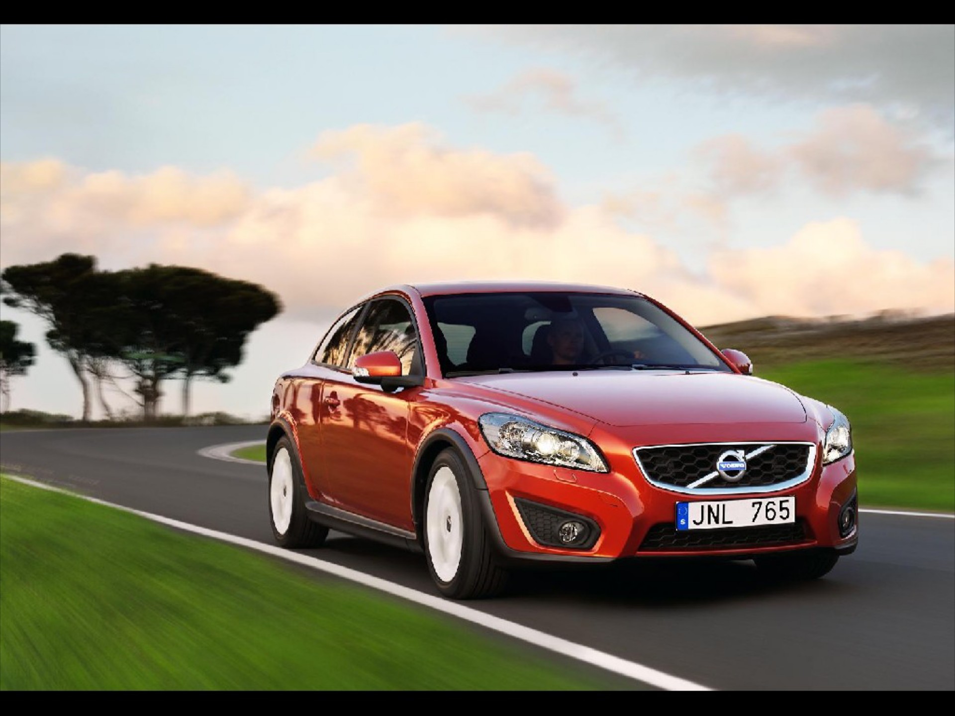 Η Volvo ετοιμάζει 5θυρο hatchback