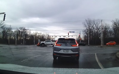 Ferrari πέρασε με κόκκινο – Την ισοπέδωσε θηριώδες pick-up [video]