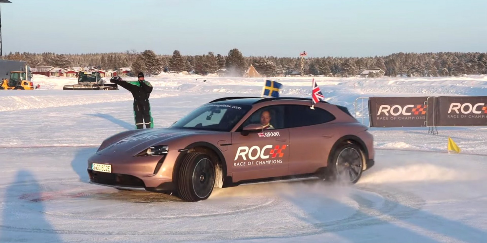 Νέο ρεκόρ Guinness για την Porsche Taycan: Τα περισσότερα donuts σε πάγο! [video]