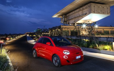 Μια ταράτσα για να πιείς καφέ και να... οδηγήσεις το FIAT 500