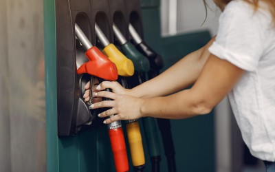 Fuel Pass 2: Στα 80 € η επιδότηση για καύσιμα – 100 € στα νησιά 