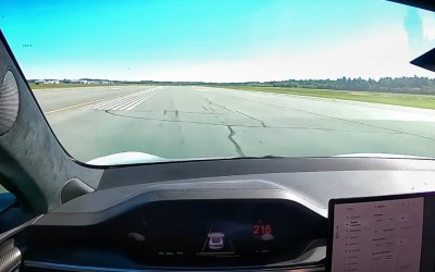Δείτε το γρηγορότερο Tesla του κόσμου να πιάνει 350 km/h [video]