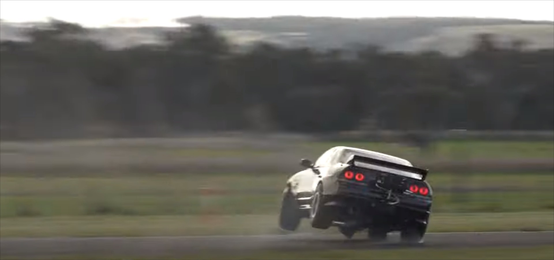 Nissan GT-R φέρνει 11 τούμπες – Δείτε το συγκλονιστικό video