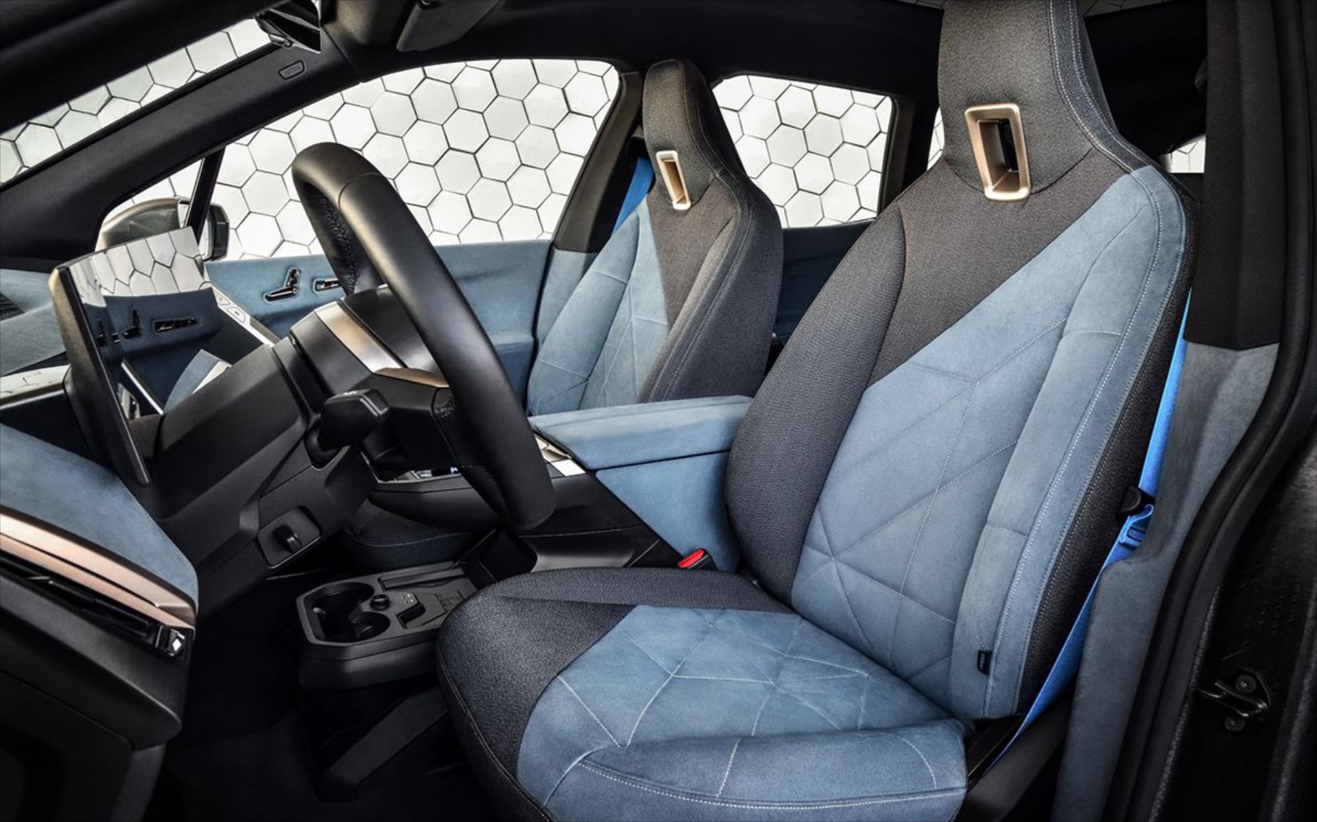 Ποια μάρκα προσφέρει θερμαινόμενα καθίσματα με… συνδρομή 18 € το μήνα;