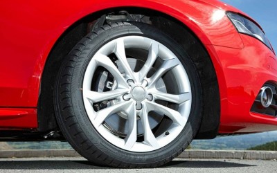 Πώς καταστρέφει ο καύσωνας τα λάστιχα του αυτοκινήτου;