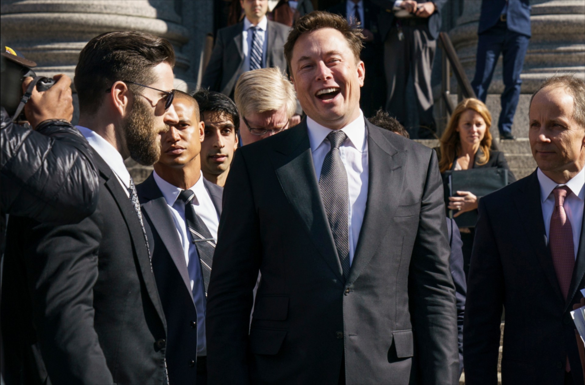 Με ποια έμπλεξε σε «ερωτικό τρίγωνο» ο Elon Musk;