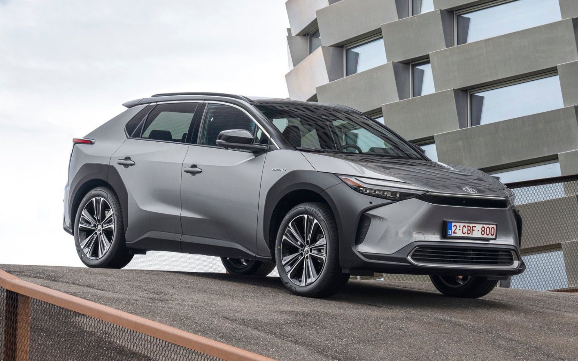 Toyota bZ4X: Δείτε τις τιμές όλων των εκδόσεων 