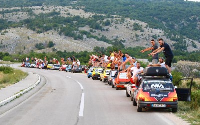 Απίστευτο κονβόι με… 250 Peugeot 205 περνά από την Ελλάδα! [video]