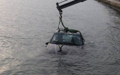 Ακόμα ένα αυτοκίνητο κατέληξε στη θάλασσα! [video]